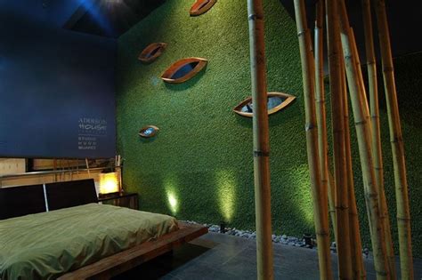 One day, i suddenly came up with an idea that it would be very comfortable if i put a grass on the wall. What do you think of this unique EasyTurf installation ...