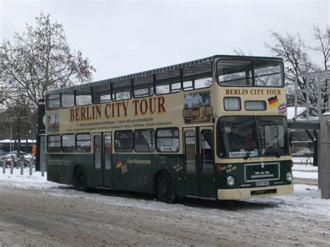 Bahnhof berlin zoologischer garten, colloquially bahnhof zoo, german: MAN-Doppeldecker Sightseeing-Bus am S+U Bahnhof ...