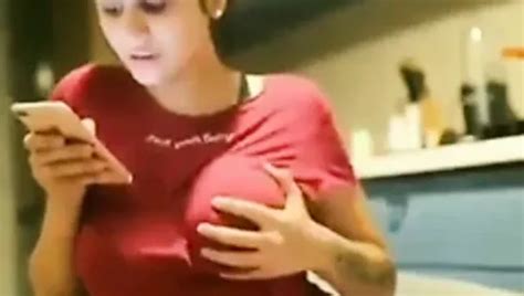 Video Lucah Squeezing Boobs Percuma XHamster