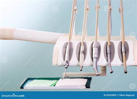 Stomatologisches Instrument In Der Zahnarztklinik Operation Zahnersatz Stockbild Bild Von