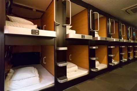 Capsules are tucked in between shelves, so you can enjoy your favourite comics in a cosy private space. 5 Highly Recommended Capsule Hotels in Tokyo