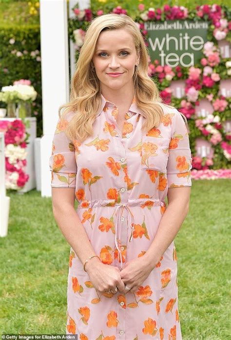 Reese Witherspoon Is Fabulous In Pink Floral Dress As She Hosts Party Pink Floral Dress Reese