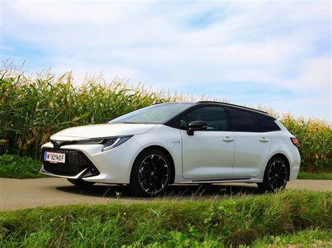 *based on online independent research by consumer intelligence during may 2020 50% of customers could save up to £289.85 on their car insurance premium. Toyota Corolla 2,0 Hybrid Touring Sport GR-S - Testbericht ...