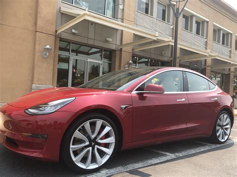 Parmi les options les plus abordables sur le marché des véhicules électriques, la tesla model 3 (2021) est sans aucun doute celle qui fait couler le plus d'encre. Model 3 Performance, white interior, 20" wheels, lower ...