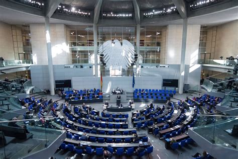 Generally, a modern parliament has three functions: Demokratie in Corona-Zeiten: Das Parlament muss mitreden ...