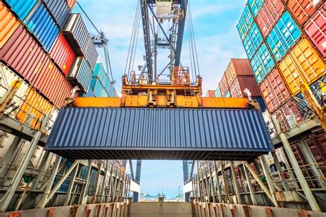 How Containers Are Loaded On A Full Container Ship More Than Shipping
