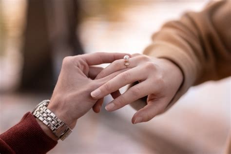 How To Propose With An Heirloom Engagement Ring