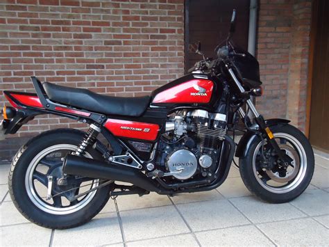 Thus was born the original cb750 nighthawk in the early '80s (or this version, the cb700—more on that later). Honda cb700sc-1984-nighthawk-s-usa 1984 - from Erik Heijster