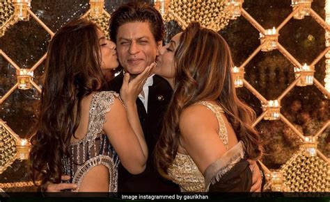 Shah Rukh Khan S Rofl Reply To Wife Gauri S Full Circle Post But The Dimple Is Mine Tech Dude