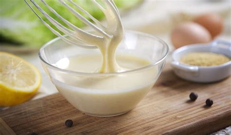 Prendete un recipiente che sia poco più largo del minipimer (il minipimer è un frullatore ad. Maionese col minipimer: la ricetta velocissima! | AIA Food