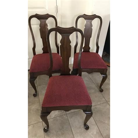 Made in malaysia, the chair is comprised of a sturdy wood frame showcasing a rich dark brown finish. 1990s Pennsylvania House Queen Anne Cherry Wood Dining ...