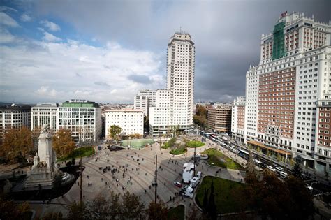 La Nueva Plaza De España Reabre Al Público En Madrid