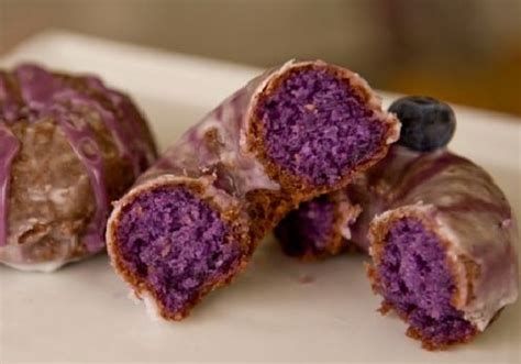 Reaep martabak manis ini sangat simple. Donat ubi manis dan empuk, cocok buat cemilan akhir pekan ...