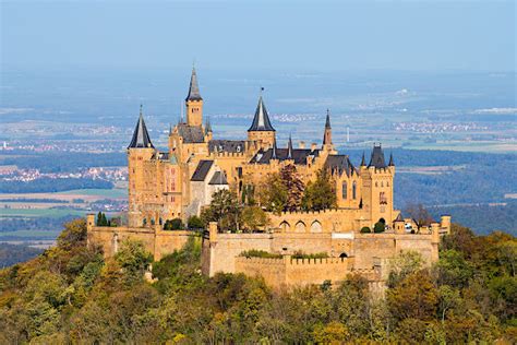 Auf der classic tour fahren wir zu den bekanntesten sehenswürdigkeiten der schwäbischen metropole, wie. Burg Hohenzollern - Zollernalb - Baden-Württemberg