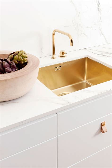 Black and gold is a combination that dates back to the time of ancient egypt, constantinople and rome. Decor Inspiration Gorgeous Gold and Rose Kitchens | Cool ...