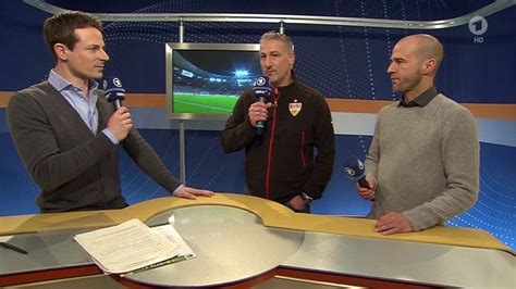 Diese moderatoren, experten und kommentatoren halten dich bei ard, zdf und magenta tv bei der em 2021 auf dem laufenden. Video: Stuttgart gegen Dortmund... - Sportschau live - ARD ...