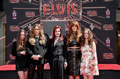 Lisa Marie Presley Figlia Di Elvis è Morta Alletà Di 54 Anni Con La Madre E La Figlia Al Suo