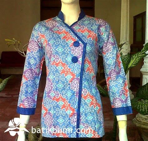 Bentuknya yang longgar akan membuat penampilanmu tetap stylish tapi syar'i. 30+ Model Baju Batik Wanita Tanpa Kerah - Fashion Modern ...