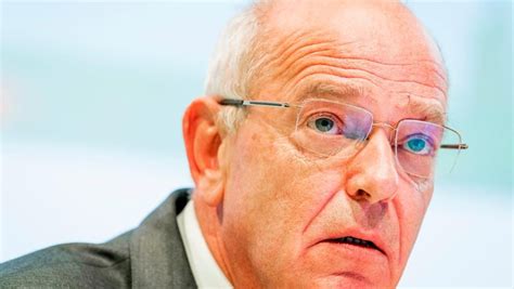 Welkom op de facebookpagina van abn amro. ABN-baas Gerrit Zalm maakt termijn niet af | Het Parool
