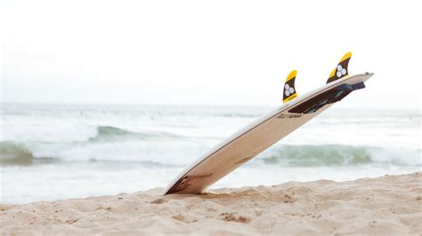 Download Wallpaper Surf Board On The Beach 3840x2160