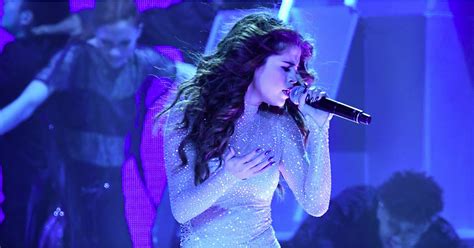 Selena Gomez S Revival Tour Style Popsugar Latina