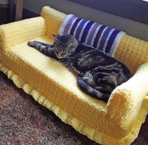 People Are Making Tiny Crochet Cat Couches And We Cant Get Enough Of Them
