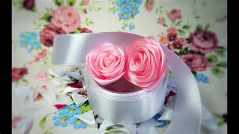 Cukup susun dan lem wine cork sampai membentuk boneka salju, setelah itu kamu hanya tinggal tambahkan properti seperti scarf dari pita dan beanie hat dari kaos kaki. Wow 30+ Gambar Bunga Dari Pita Jepang - Gambar Bunga Indah