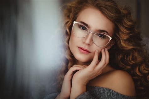 Hintergrundbilder Frauen Mit Brille Gesicht Brünette Modell Hände Porträt 2048x1365