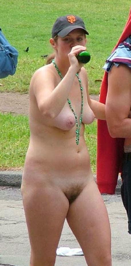 Nude Girl Drinks Beer At Bay To Breakers Run Pics Xhamster
