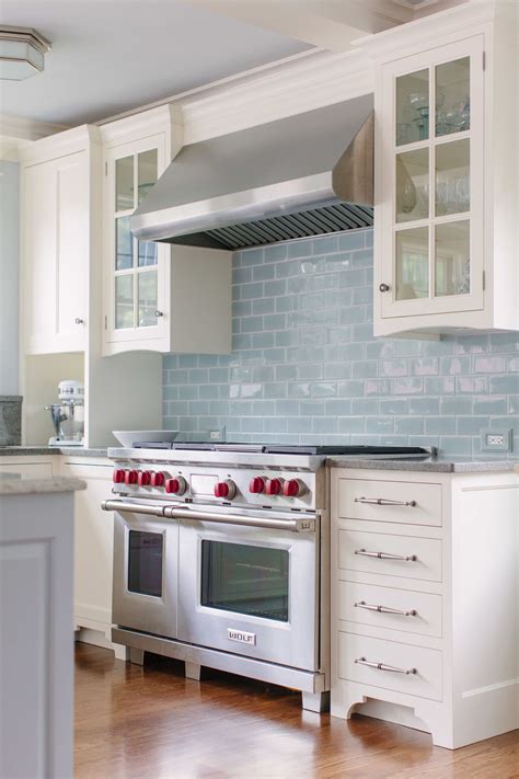 White Kitchen Backsplash Bold Kitchen Kitchen Cabinets Decor Cabinet