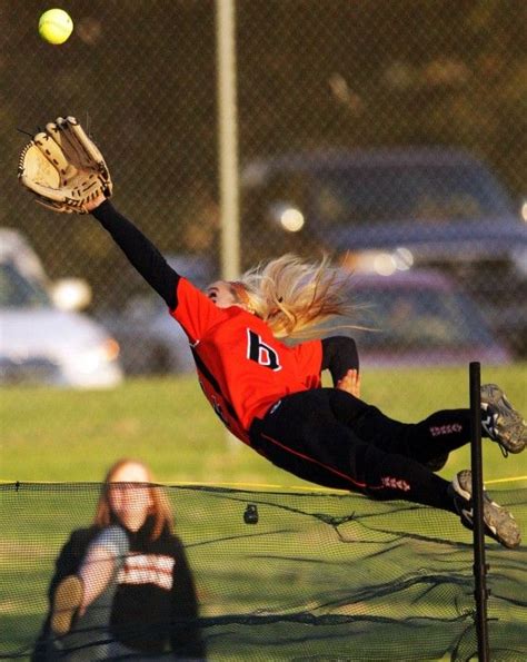 Now That Is How You Play Softball Anything To Get The Out Softball Photography Softball