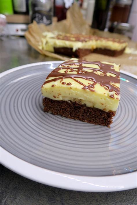 5.) halbiere nun die bananen und setze dann den kuchen zusammen: Schoko-Bananenschnitte mit Pudding - Bine kocht ...