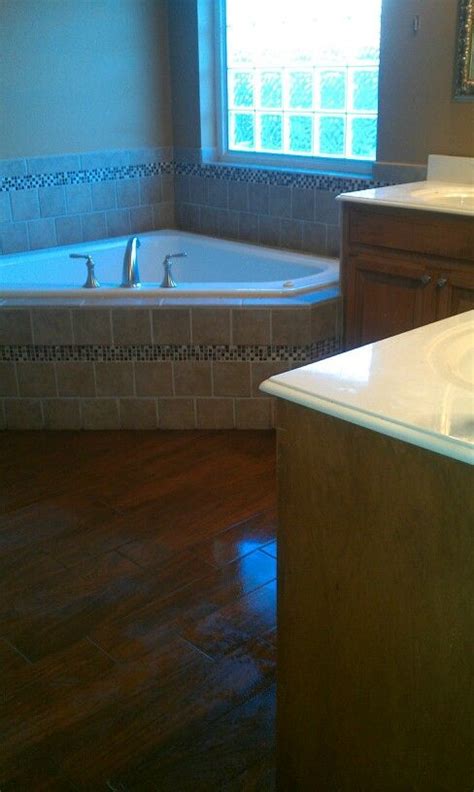 Riesenauswahl an werkzeug und baumaterial. Nice garden tub. We did the tile. | Garden tub, Corner ...