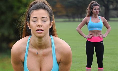 Towie S Pascal Craymer Shows Off Her Toned Stomach And Ample Assets Daily Mail Online