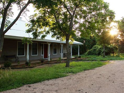 852462 Relaxing Cottage Nestled In The Texas Hill Country