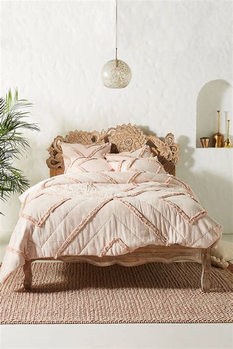 Textured Corell Quilt Anthropologie Bedroom Anthropologie Bedding