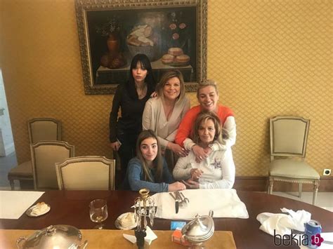 María Teresa Campos Celebrando El Día De La Madre 2018 Con Sus Hijas Y