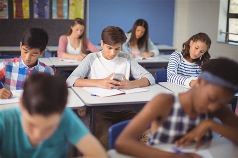 The time has come to ban cellphones in the classroom - The Globe and Mail