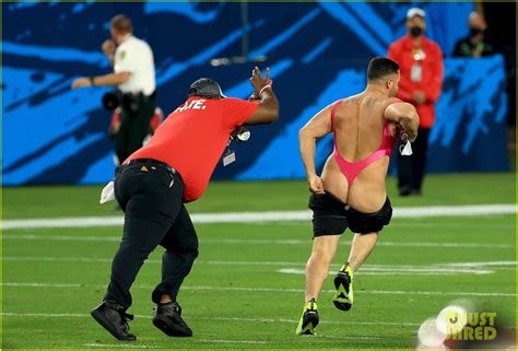 Aga round midnight live 演唱會 2021. Streaker at Super Bowl 2021 Was Seemingly an Ad - See Photos & Video: Photo 4523307 | 2021 Super Bowl, Super Bowl Pictures | Just Jared