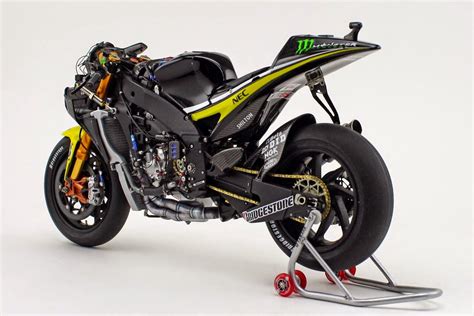 Racing Scale Models Yamaha Yzr M1 Cedwards 2009 By Steeve Ingels