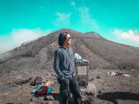 Maybe you would like to learn more about one of these? Hampir Telanjang, Misteri Pendaki yang Hilang 31 Jam di ...