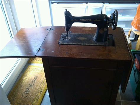 SINGER CABINET TREADLE SEWING MACHINE + SELECTION VINTAGE PARTS