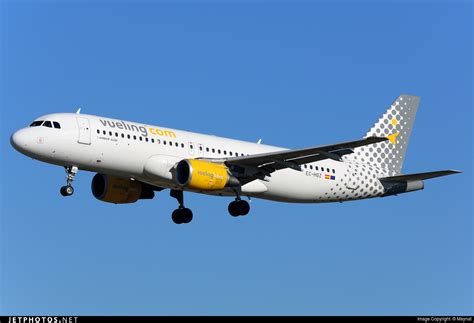 Ec Hgz Airbus A320 214 Vueling Maynat Jetphotos