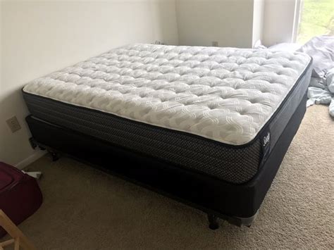 For over 60 years households have trusted sealy posturepedic® to deliver a comfortable and supportive sleep experience. NEW Sealy Posturepedic Lawson Full Mattress & Box Spring ...
