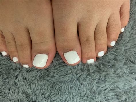 Depending on the severity of the infection, you can start to see improvements in your nail in a few weeks. How to fix my two big toe nails that grow sideways - Quora