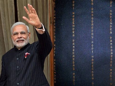 Narendra Modis Monogrammed Suit Enters Guinness Book