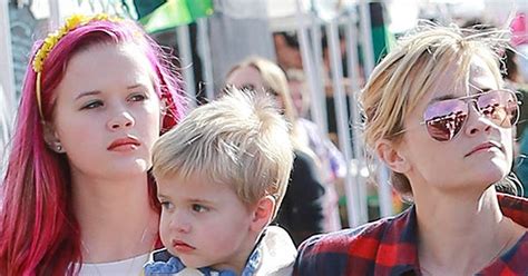Reese Witherspoon Ava Phillippe Pink Hair