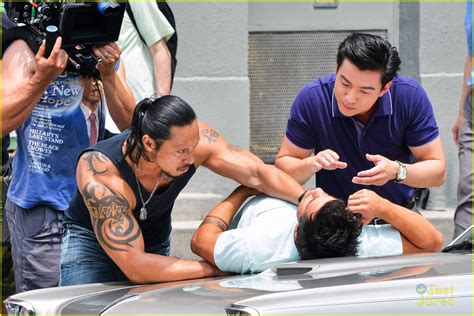 taylor lautner roughed up on tracers set photo 571992 photo gallery just jared jr