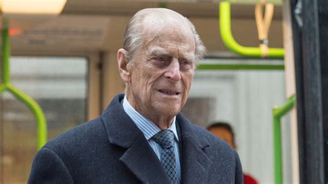 Філіп маўнтбэтэн philip mountbatten, edinburgh dükü, prince philip, duke of edinburgh, edinburgh dükü, prens. Royal-Fans in Sorge: Prinz Philip von Presse für tot erklärt | Promiflash.de