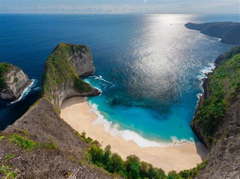 Jangan Ngaku Traveler Jika Belum Singgahi 5 Pantai Indah Di Indonesia Ini